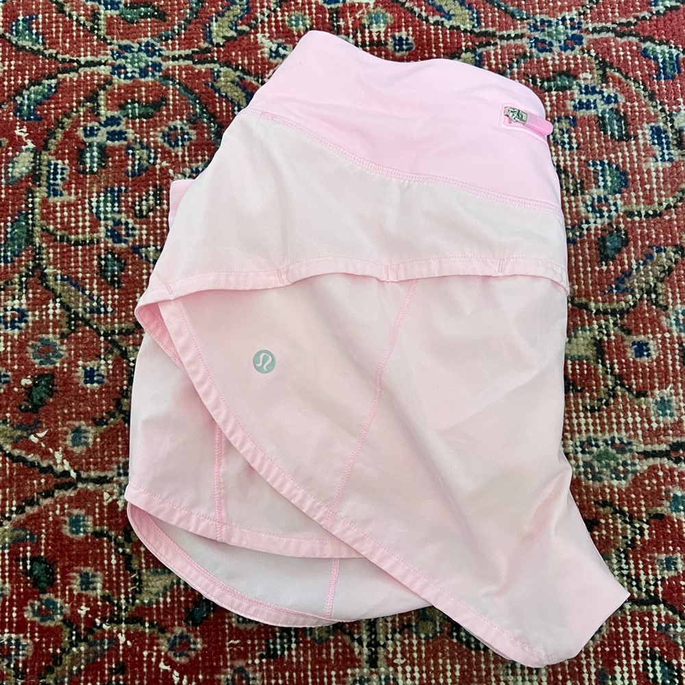 Lulu Lemon Speed Up Low-Rise Lined Short